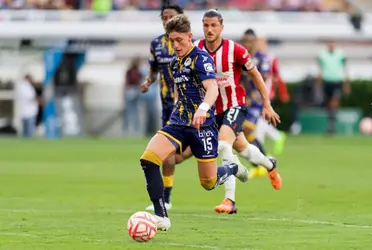 Facundo Waller's solitary goal gave Chivas a 1-0 win over Guadalajara, and the Rebaño Sagrado is now out of the playoff zone.