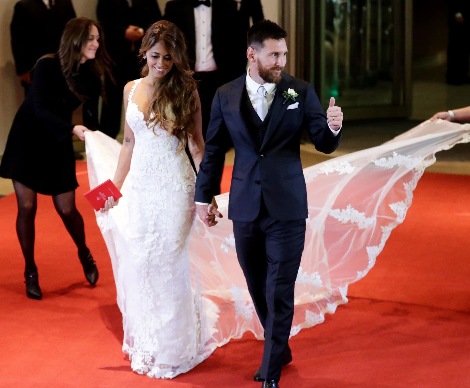 FC Barcelona striker Lionel Mesi showed Antonella Roccuzzo's new look change on Instagram and generated a great surprise among his followers.