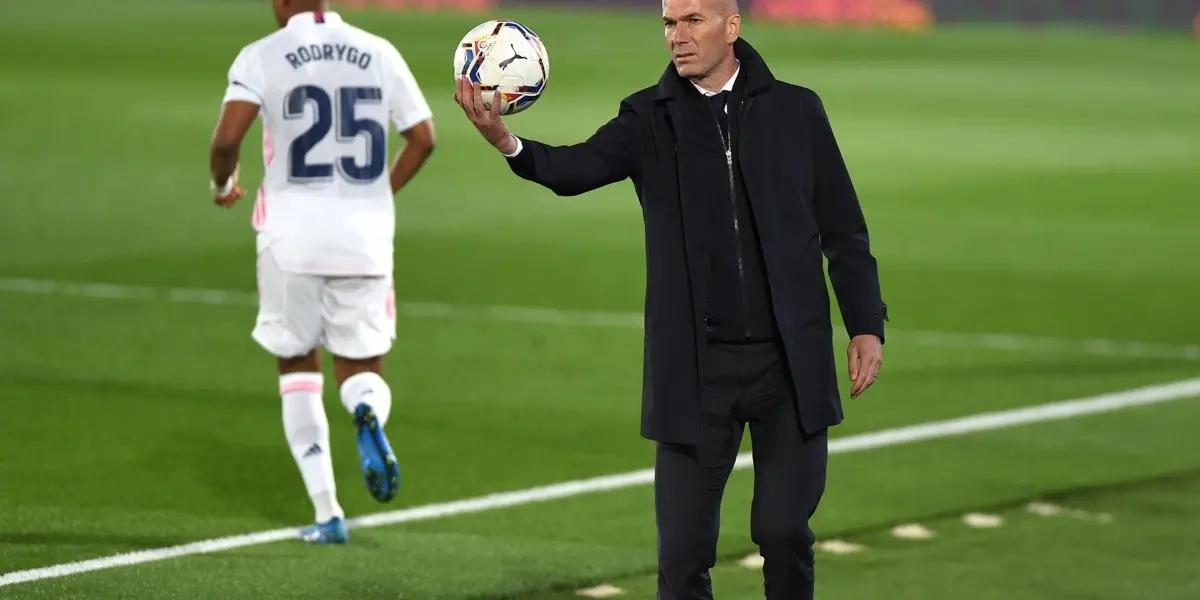 Football takes many turns and at this point anything can happen. There are rumors that the French coach is learning English and everything indicates that he will be Manchester United's new manager.