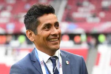 Former Mexican goalkeeper and makeshift striker Jorge Campos is nicknamed "El inmortal". How did he get the nickname and who gave him?