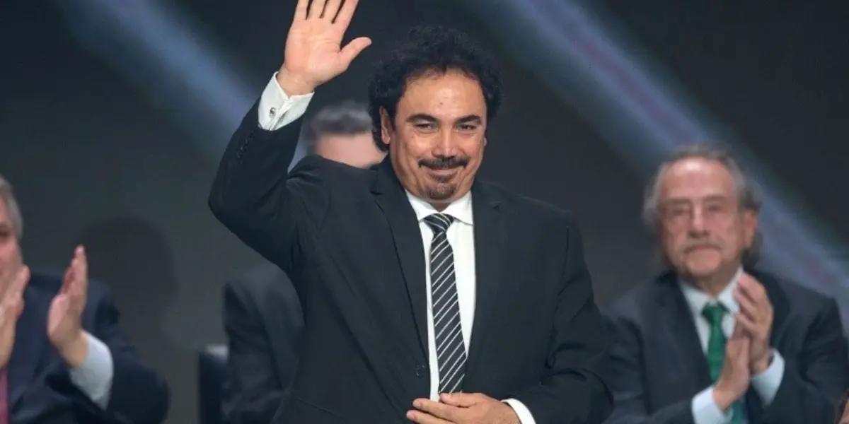 France Football magazine released the list of the best 10 center-forward in the history of football and Hugo Sanchez is not on it