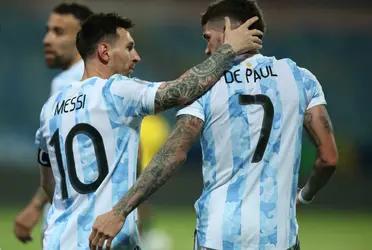 Friends outside, partners inside. Messi leads the group and De Paul is its first guitarist. The construction of the heir in a devastating night.