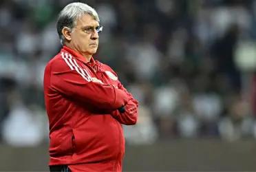 Gerardo Martino has not received medical clearance from the eye surgery he underwent in February, which prevents him from traveling by plane.