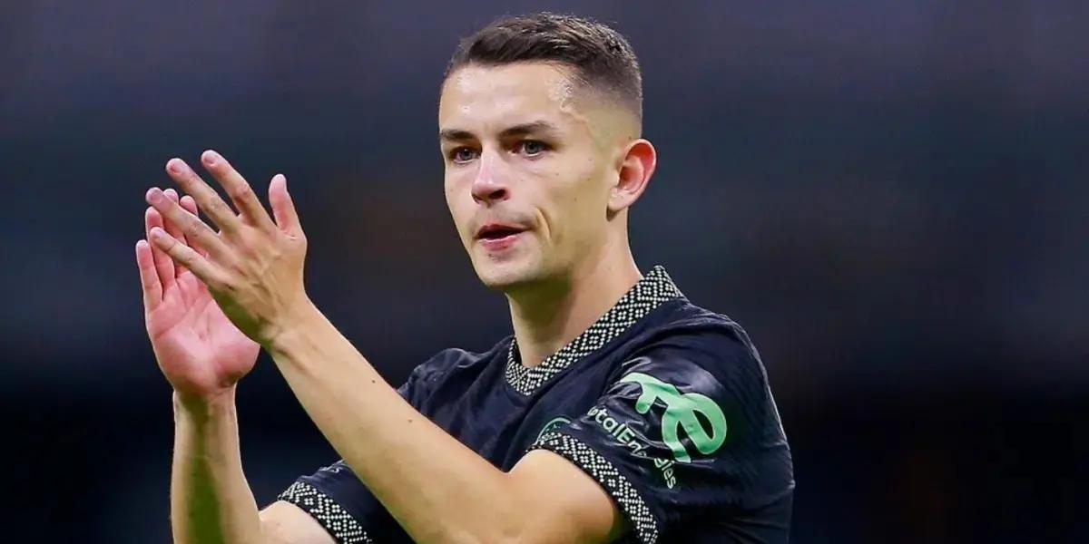 Gerardo Martino is also desperate because he knows that he does not have a mixed midfielder who has the level. Álvaro Fidalgo sounds like he could play for El Tri, but if he is called up, there is one who would leave for dignity.