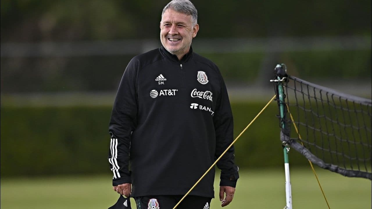 Gerardo Martino remains firmly in the Mexican national team thanks to Yon de Luisa's blessing, even though the team is not playing well.