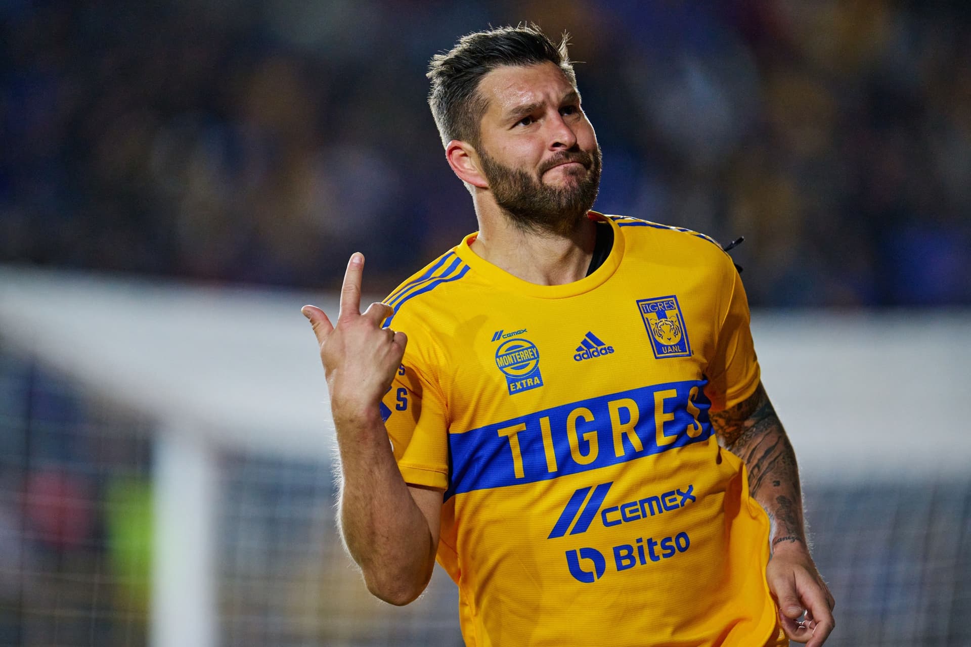 Gignac does not celebrate the goals he scores and puts an end to the rumors