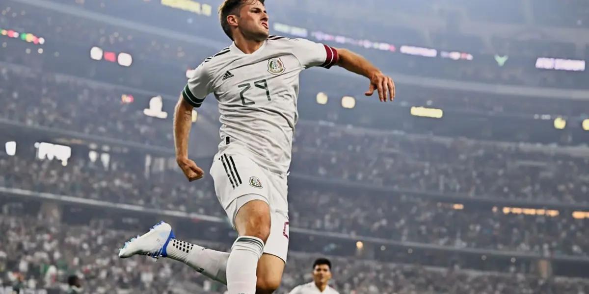 Giménez scored the first goal of El Tri against Nigeria.