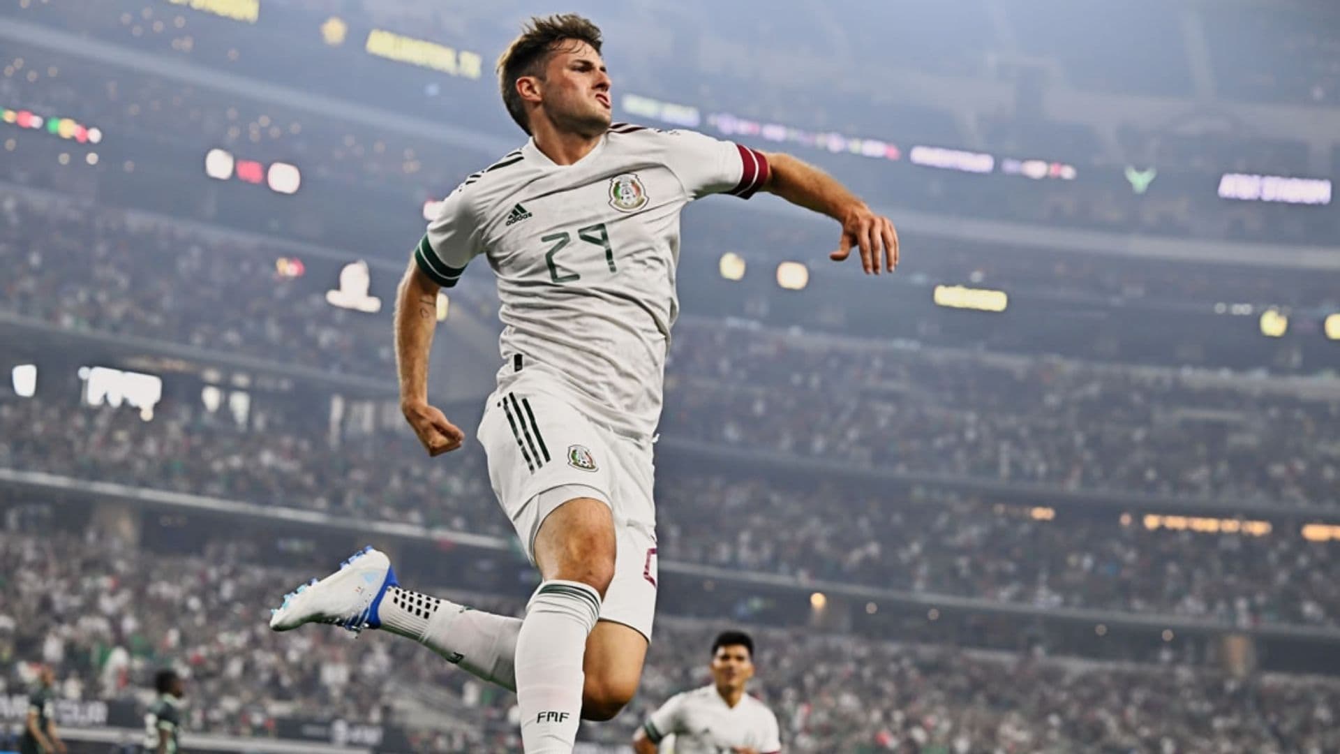 Giménez scored the first goal of El Tri against Nigeria.