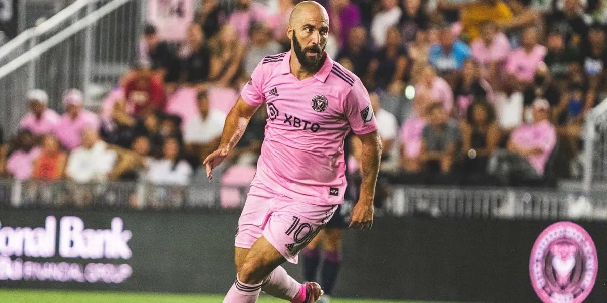 Gonzalo Higuaín has a great time in the MLS