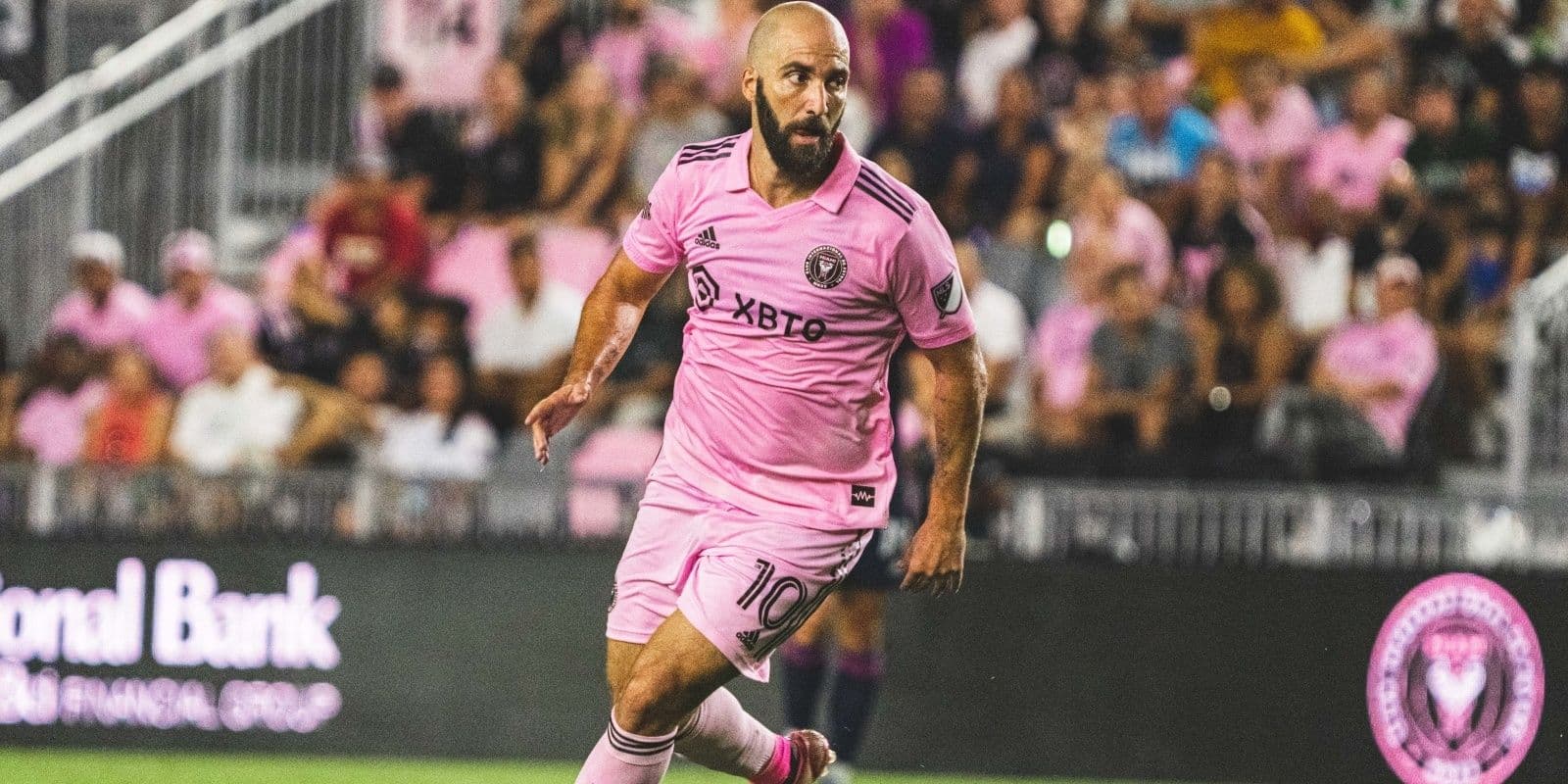 Gonzalo Higuaín has a great time in the MLS