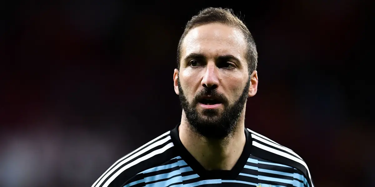 Gonzalo Higuaín has had some remarkable teammates in his career. Discover how many world-renowned players Gonzalo Higuaín has played with