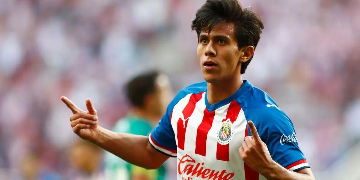 Guadalajara’s team played a really good match without the striker and now fans are wondering when would he leave.
