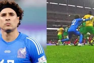 Guillermo Ochoa and what he did after the booing he received at the Azteca stadium.