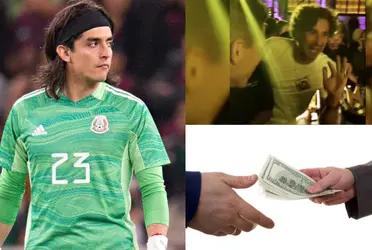 Guillermo Ochoa is one of the players also questioned for partying, unlike Carlos Acevedo. This is what he did with his first salary.
