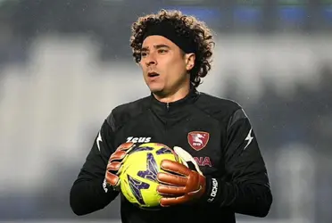 Guillermo Ochoa receives a low blow from Salernitana despite his great work