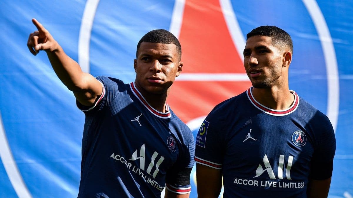 Hakimi mentioned that Donatello is happy at PSG and denied that he will leave in January.