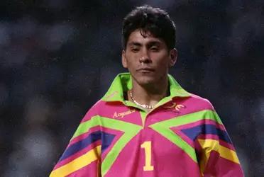 He debuted with Pumas as a striker although he was registered as a goalkeeper.