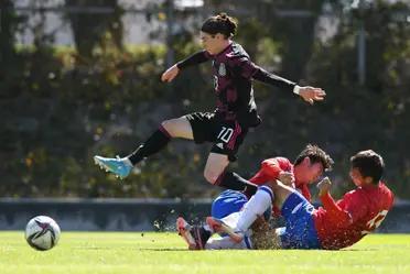 He debuted with the senior squad on a friendly match.