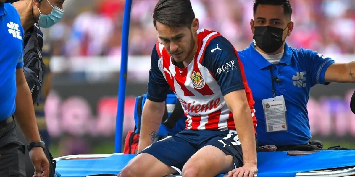 He left injured during the first half of the game against Pumas.
