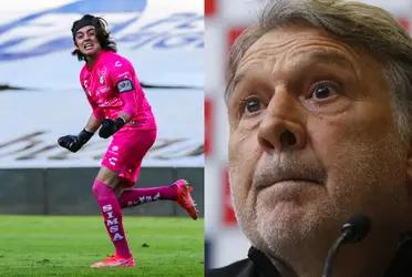 He sacrifices himself, he knows that someone must be there to stop Ochoa and gives him his place in the Tri.