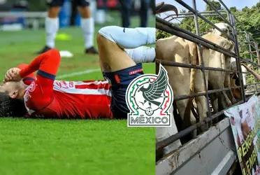 He was the worst player of the worst Chivas in history. He was given the captain's sash of the Mexican national team, now he takes care of cattle.