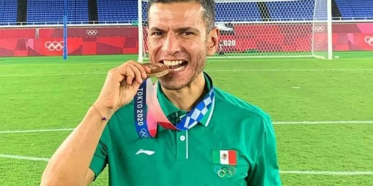 He won the bronze medal with El Tri in Tokyo Olympics.