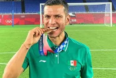 He won the bronze medal with El Tri in Tokyo Olympics.