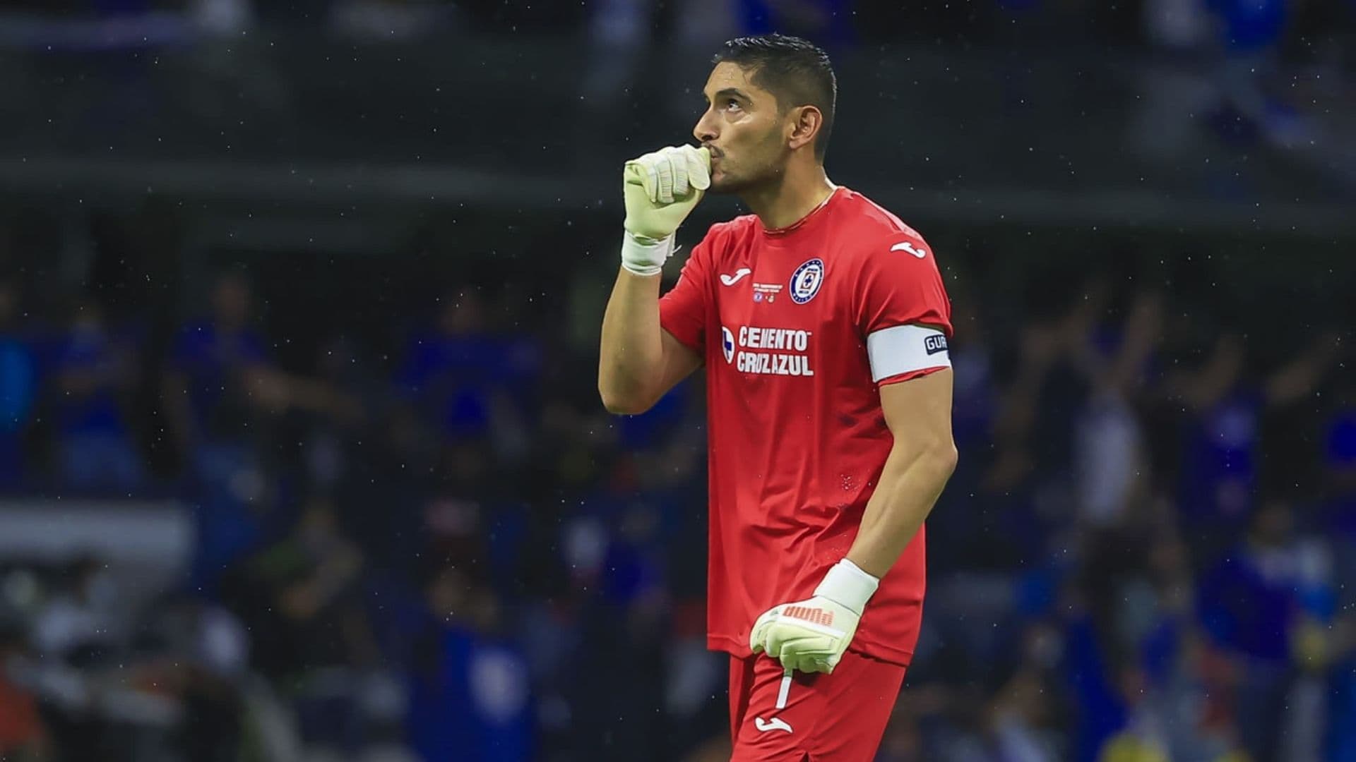 He would resign playing for El Tri to back up Guillermo Ochoa