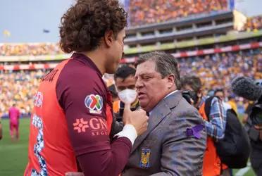 Héctor Herrera and Guillermo Ochoa would be the first to give Miguel Herrera the sword in his idea of returning to El Tri