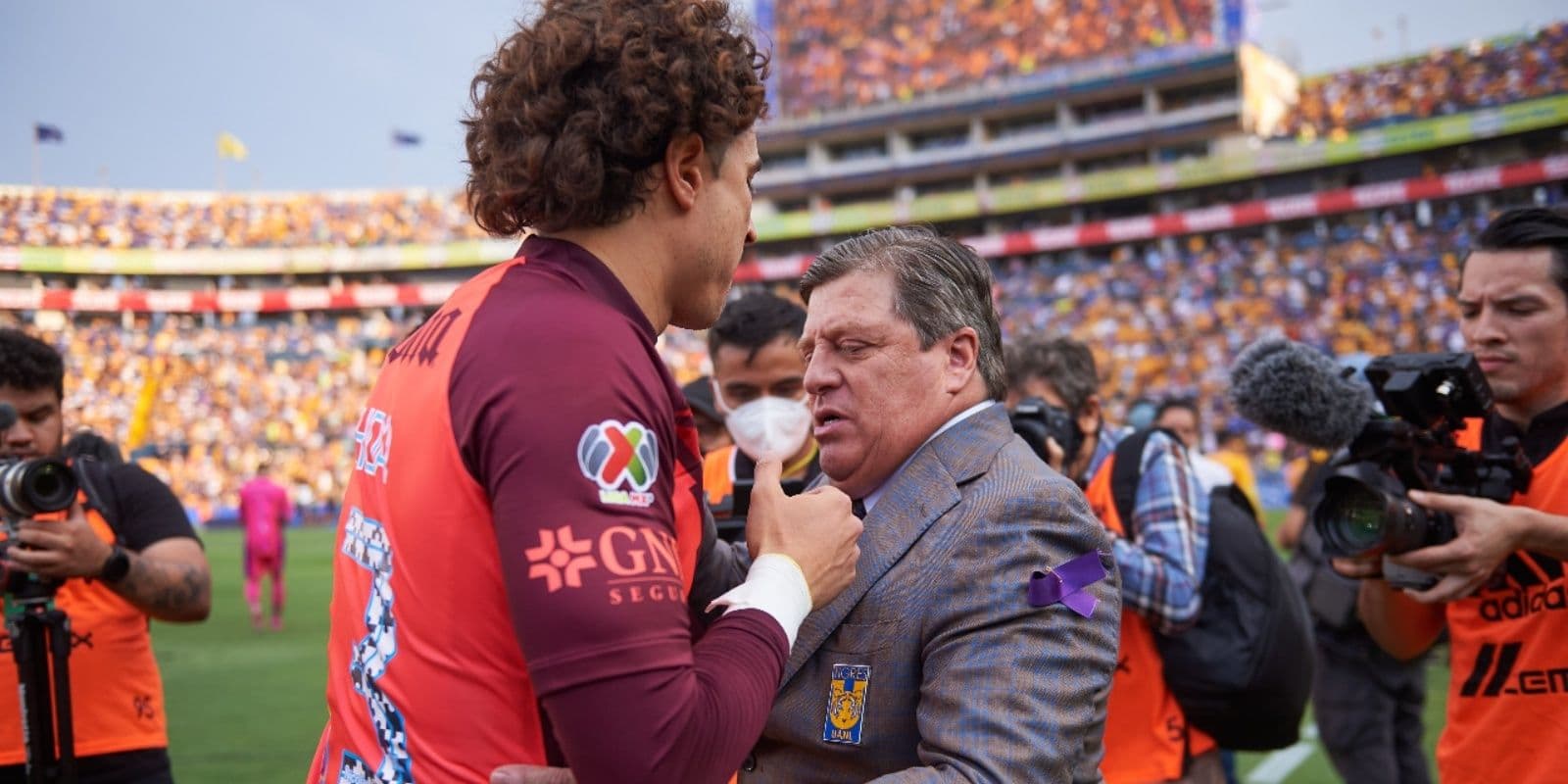 Héctor Herrera and Guillermo Ochoa would be the first to give Miguel Herrera the sword in his idea of returning to El Tri