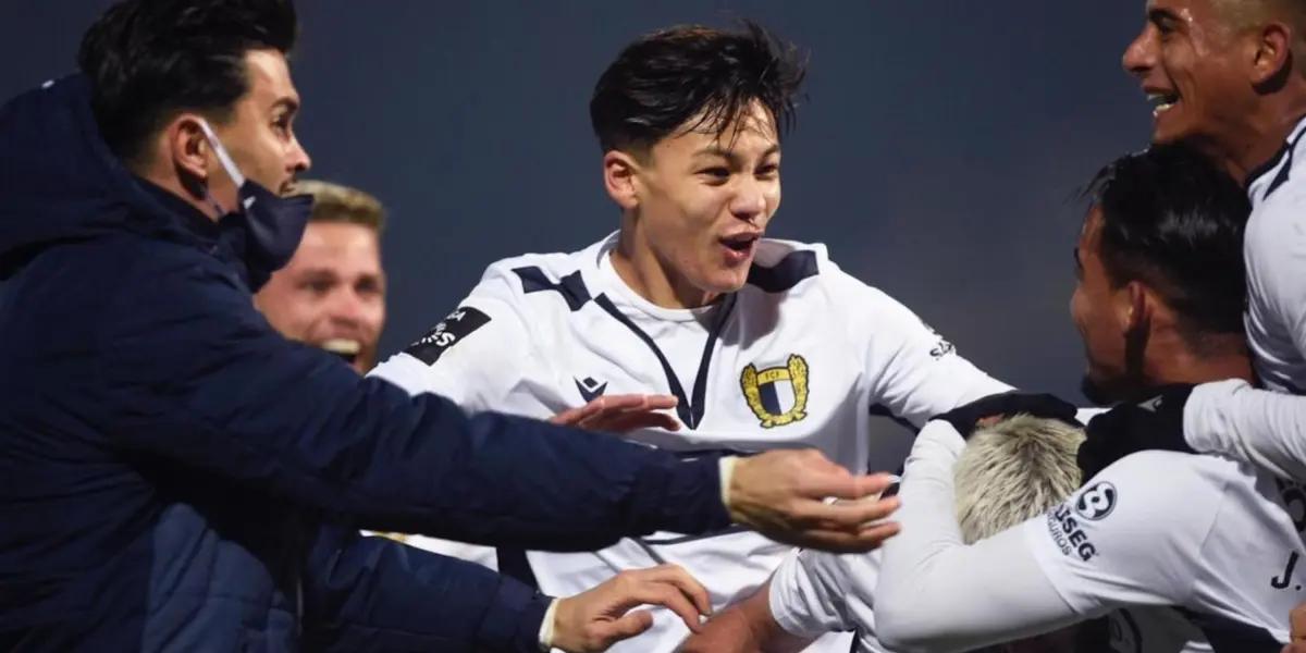 His skills caught the attention of every scout in the world, and it has been said he will win Ballon d'Or in a few years. Since a long time ago he is considered the succesor of Neymar, and now he made his debut.