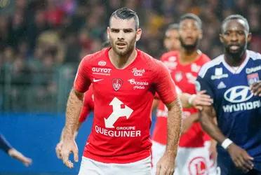 Hours ago, it was announced that FC Dallas is seeking the signing of a Colombian midfielder. However, hours later, it is revealed that they are also searching for another continent.