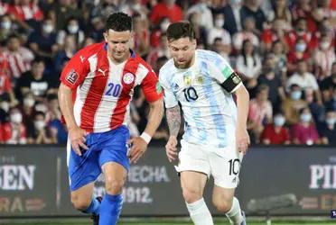 Huge show of affection from the Guarani fans to the Argentine captain, despite the overflow at the end of the game. Madness for a photo with the 10.