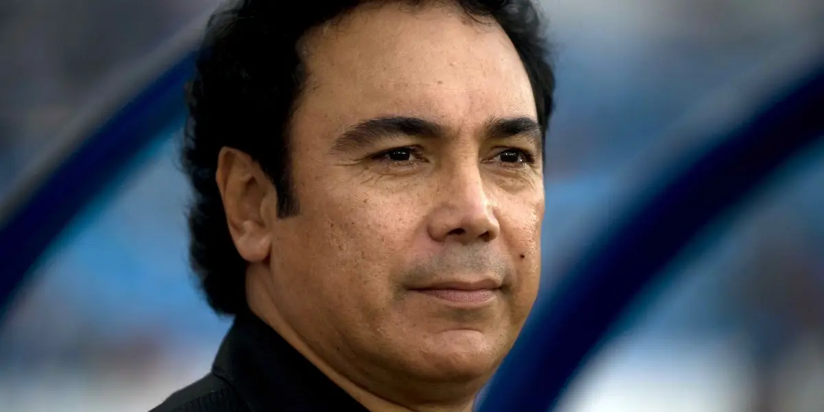 Hugo Sanchez, currently a commentator on a sports channel, said that more support is given to the foreign coach than to the Mexican coach on the Mexican bench.
