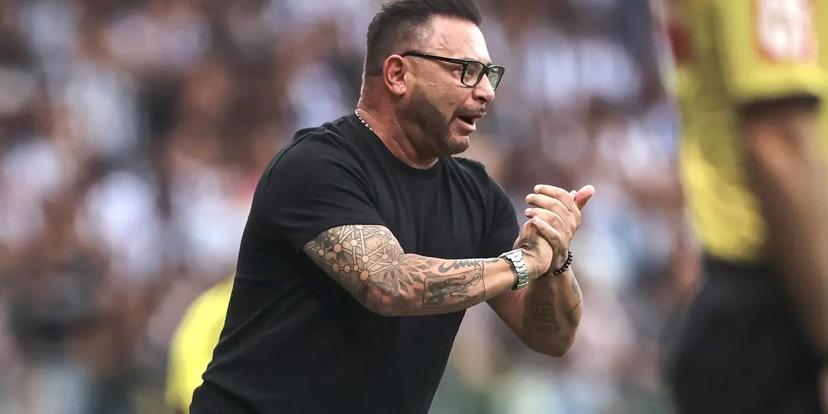 If Antonio Mohamed arrives, he would put El Tri in fear because he would not count on Guillermo Ochoa and would put in another goalkeeper for Mexico.