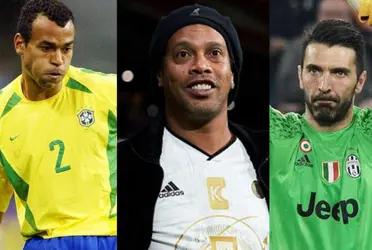 In addition to football, Ronaldinho, Buffon, Cafu and Sneijder share the same passion and take the opportunity to get a great economic profit for their image.
