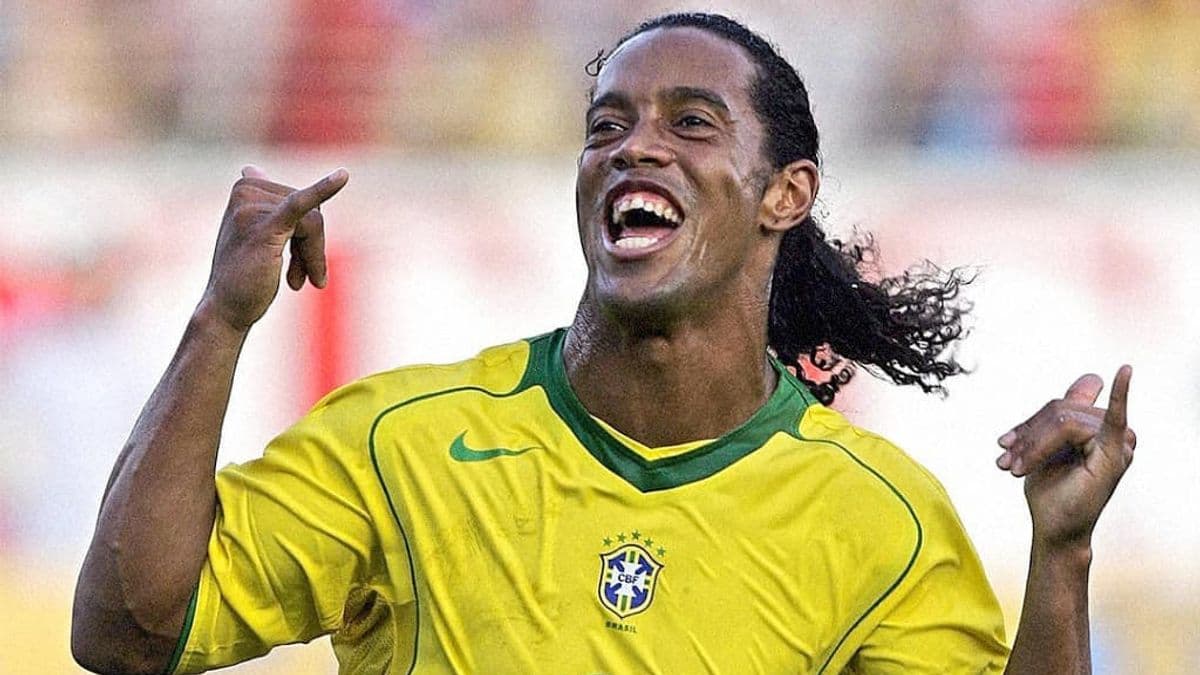 In early November 2018, a Brazilian court seized the passports of Ronaldinho and his brother for refusing to pay an environmental protection fine.