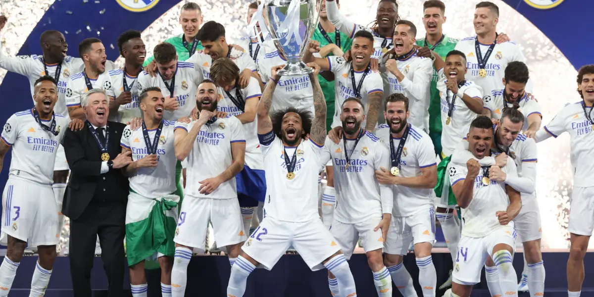 In a gesture of recognition of his greatness, the Real Madrid striker allowed his teammate to lift yet another title. 
