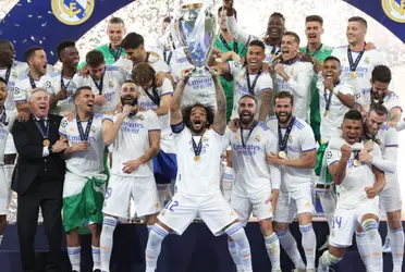 In a gesture of recognition of his greatness, the Real Madrid striker allowed his teammate to lift yet another title. 