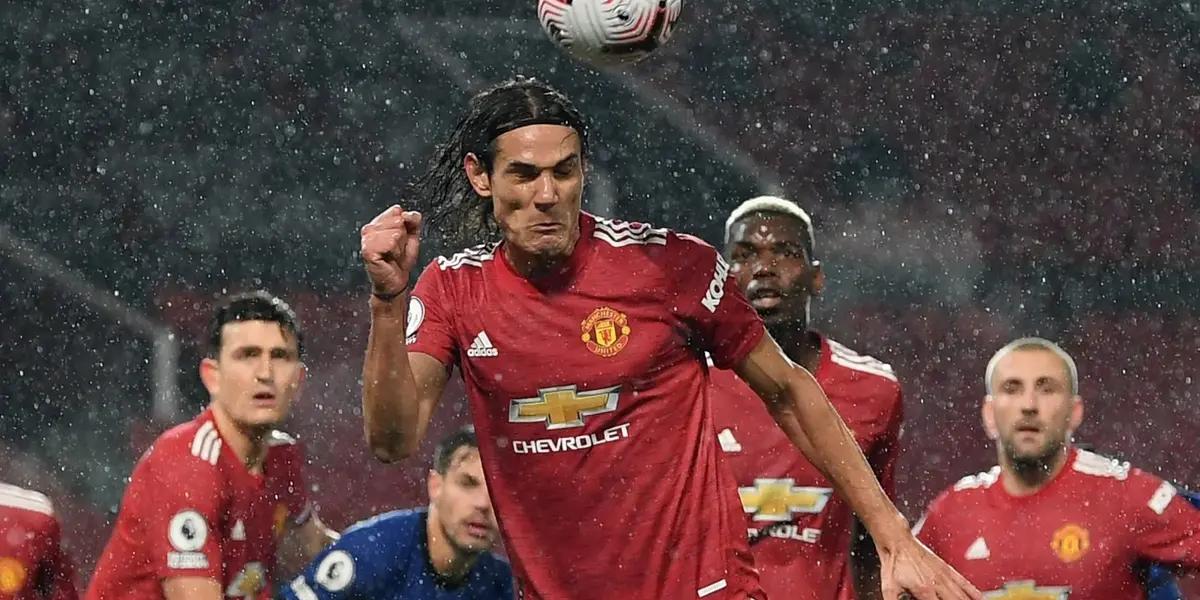 In the debut of the Uruguayan striker, the Red Devils head coach used a strange technique to talk with him.