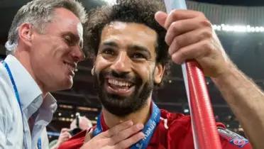In the middle of a fight between two Liverpool legends like Jamie Carragher and Mohamed Salah