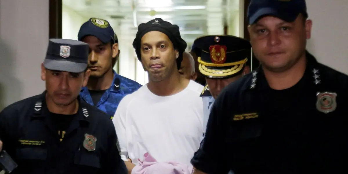 It comes out of one and into another. Once again, Ronaldinho involved in a legal case, which could trigger his prison in the case of not solving it. The cause of the problem, below.