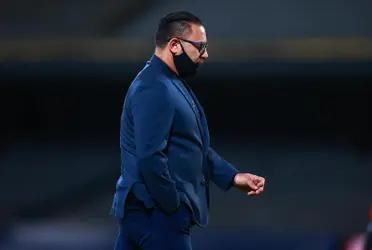 It seemed that everything was closed. The agreement between Antonio Mohamed and Chivas was already signed, and all that was left was to succeed Juan Manuel Vucetich, for the Argentine coach to take command of the Guadalajara team. However, the story took an unexpected turn, and the pass is currently down.