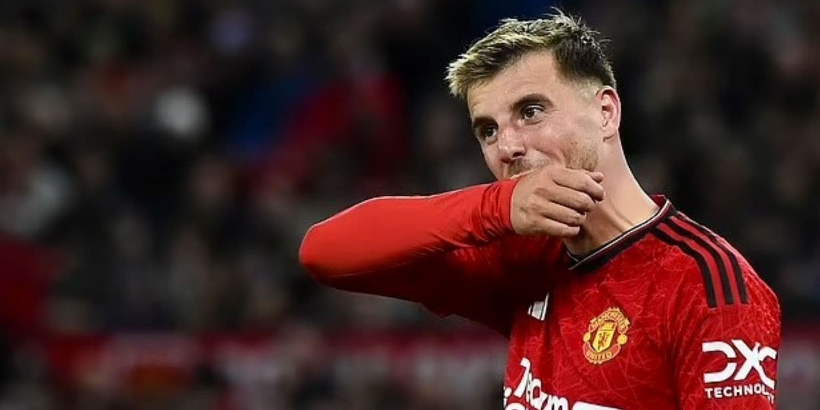 It seems like not everyone is happy with Moun'ts recent performances at Manchester United