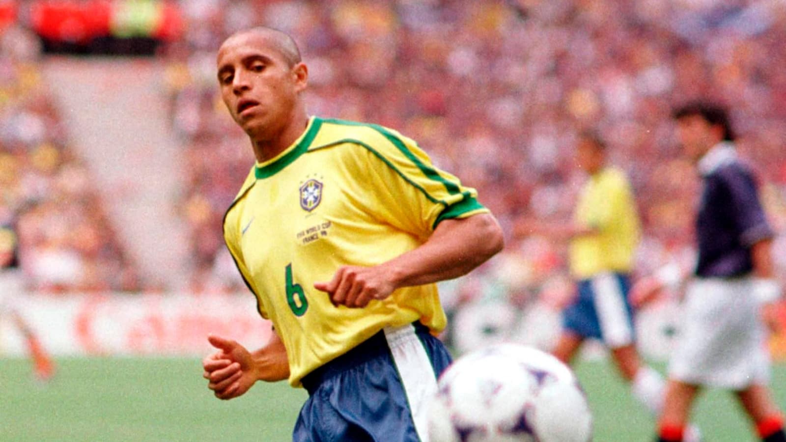 It was said that this left footed defender could be the successor of the historical Brazilian, but he ended almost axed.
