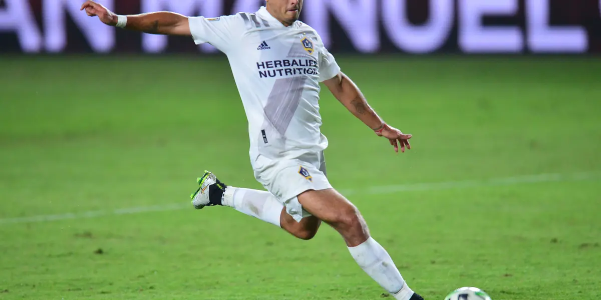 Javier Chicharito Hernández continues to prove to be on fire in this MLS season and on the last day he converted a taco goal in the 1-1 draw of the LA Galaxy against the Seattle Sounders.