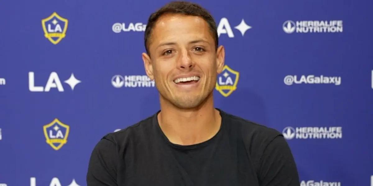 Javier Hernandez signs with a Mexican team and causes a commercial sensation