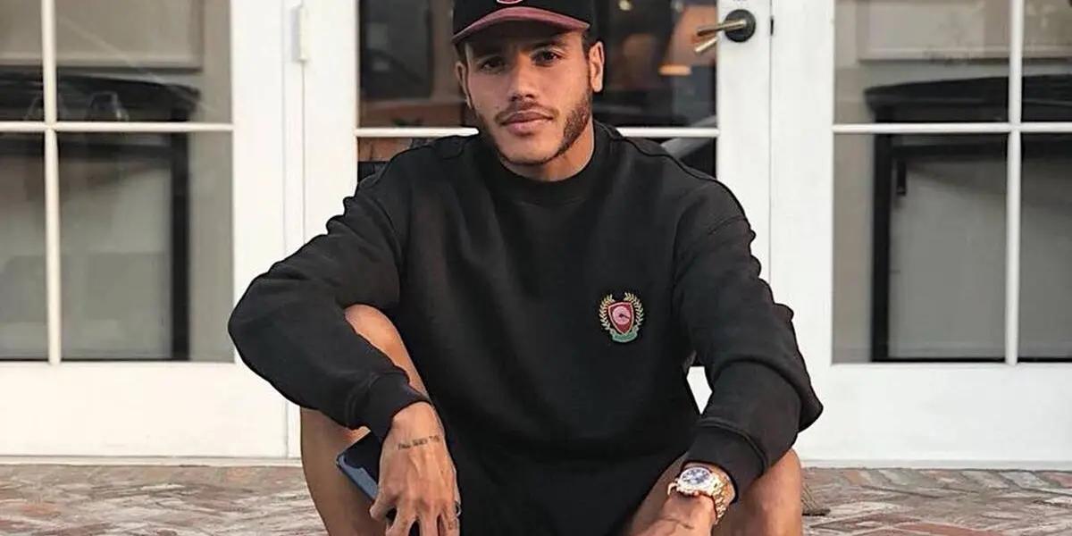 Jonathan surprised everyone by publishing on his Instagram profile the horrible decoration he made on a sculpture of the hotel room