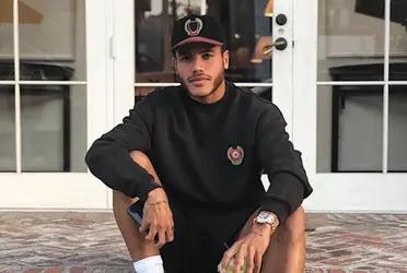 Jonathan surprised everyone by publishing on his Instagram profile the horrible decoration he made on a sculpture of the hotel room