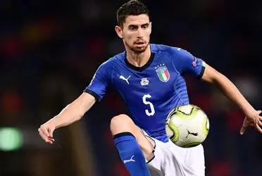 Jorginho is, without a doubt, one of the stars of world football, and today he established himself by converting, in a majestic and particular way, the last penalty of the Italian National Team, to achieve his pass to the final of the Euro Cup. However, in his love life he does not do as well as on the court.